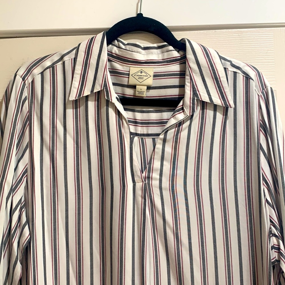 NWT St John’s Bay Women’s Tunic Blouse Size Large White Gray Maroon